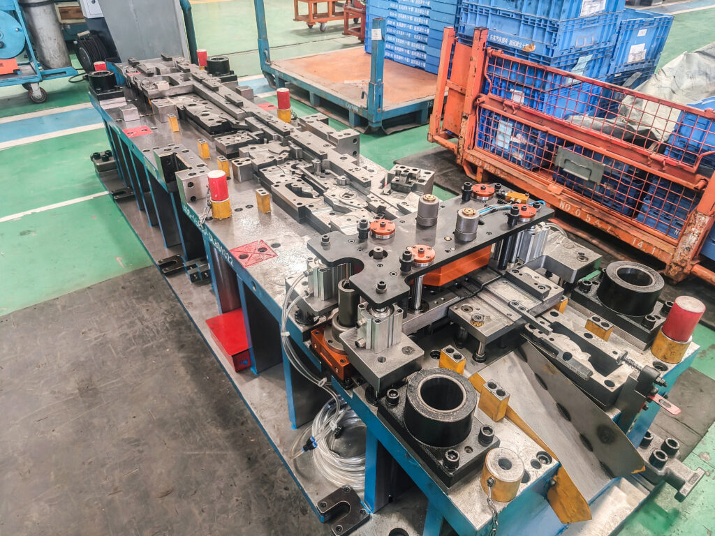Bomett threading device