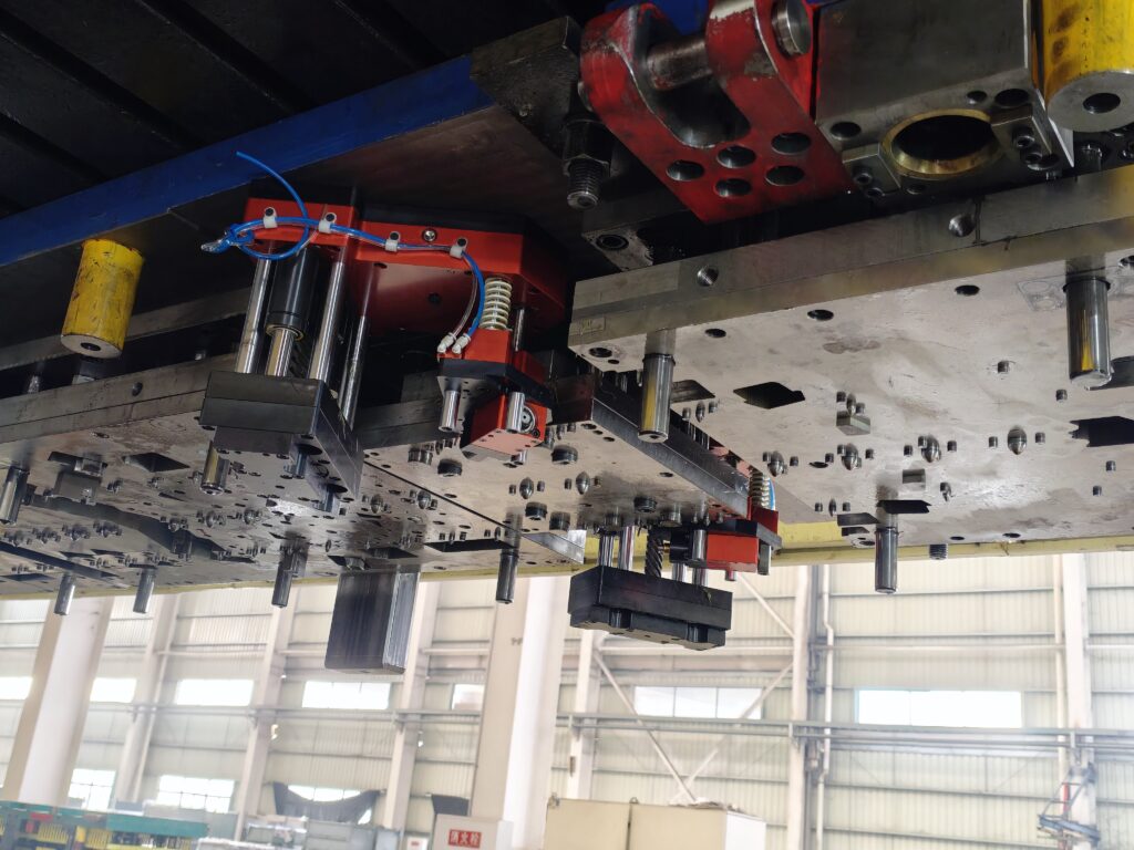 Bomett side tapping unit